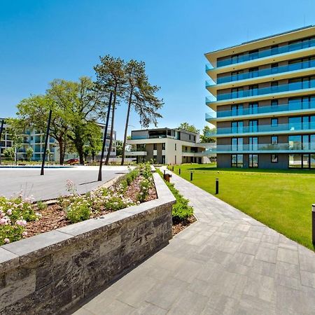 Bonnie-Premium Lelle Waterfront Private Apartment Balatonlelle Exteriör bild