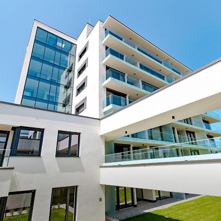 Bonnie-Premium Lelle Waterfront Private Apartment Balatonlelle Exteriör bild