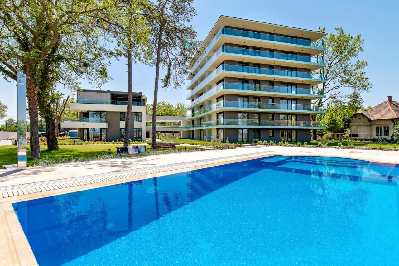 Bonnie-Premium Lelle Waterfront Private Apartment Balatonlelle Exteriör bild