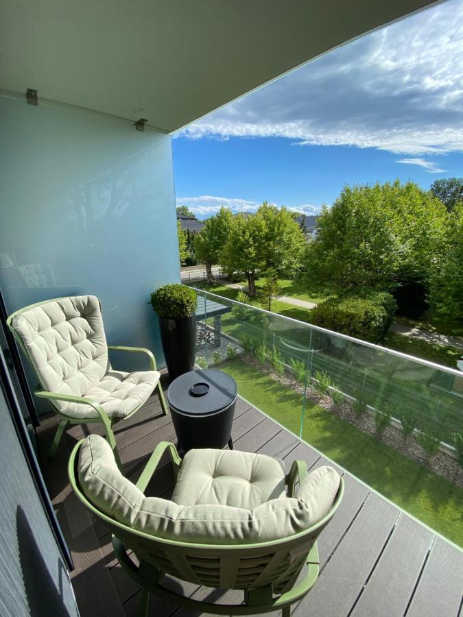 Bonnie-Premium Lelle Waterfront Private Apartment Balatonlelle Exteriör bild